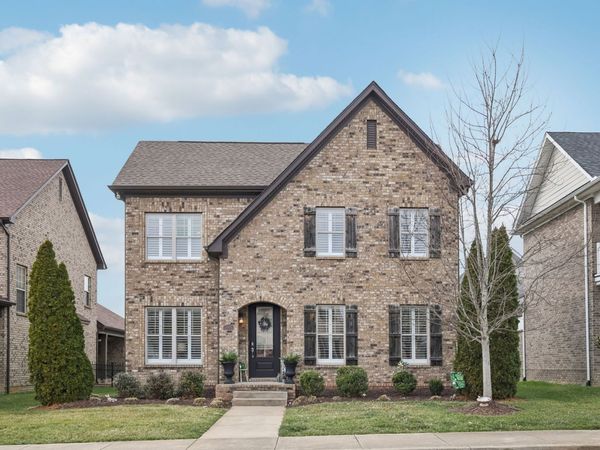 1082 N McMahan Dr , Gallatin, TN 37066