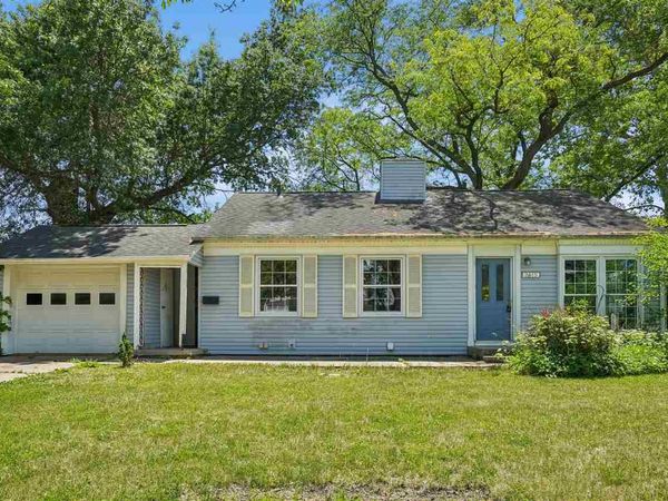 2415 Wayne Ave, Iowa City, IA 52240