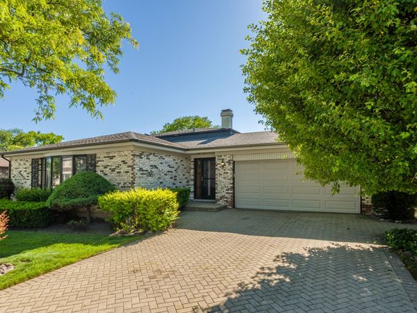72 Marina Drive , Des Plaines, IL 60016