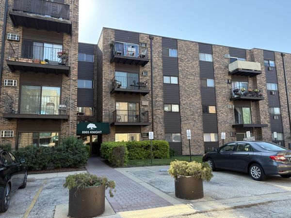 8905 N Knight Avenue , Unit 318, Des Plaines, IL 60016
