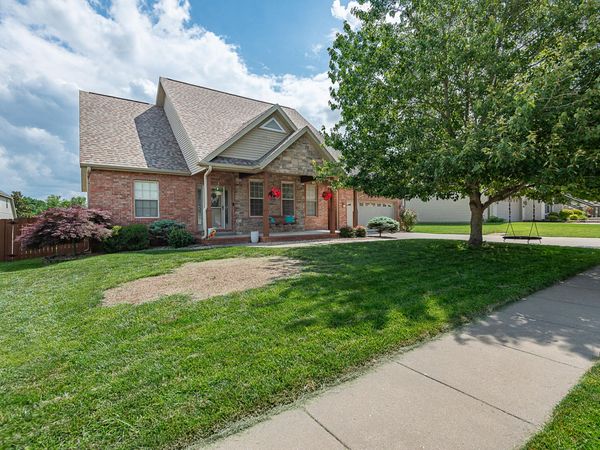 1006 E Cobblestone Drive, Ozark, MO 65721