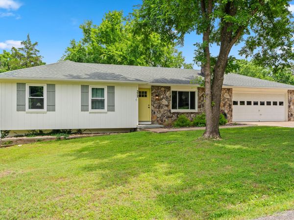 372 Greenbrier Lane , Hollister, MO 65672