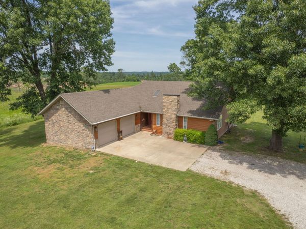 305 Mcfarland Avenue , Cassville, MO 65625