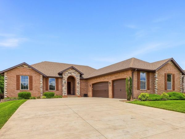 5825 S Cottonwood Drive , Battlefield, MO 65619