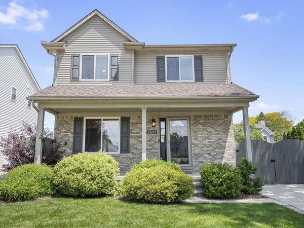 29255 Adams Drive, Rockwood, MI 48173