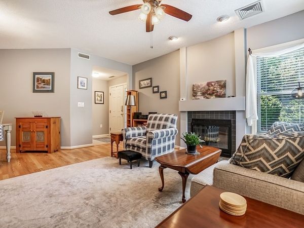 32 Hammond Pl, Unit 32, Woburn, MA 01801