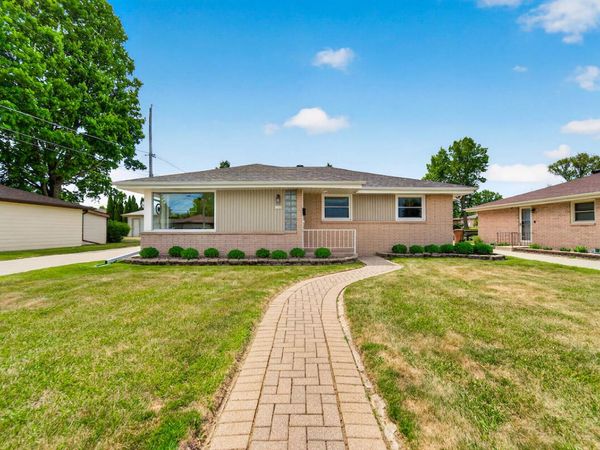 1505 Mackinac Ave, South Milwaukee, WI 53172