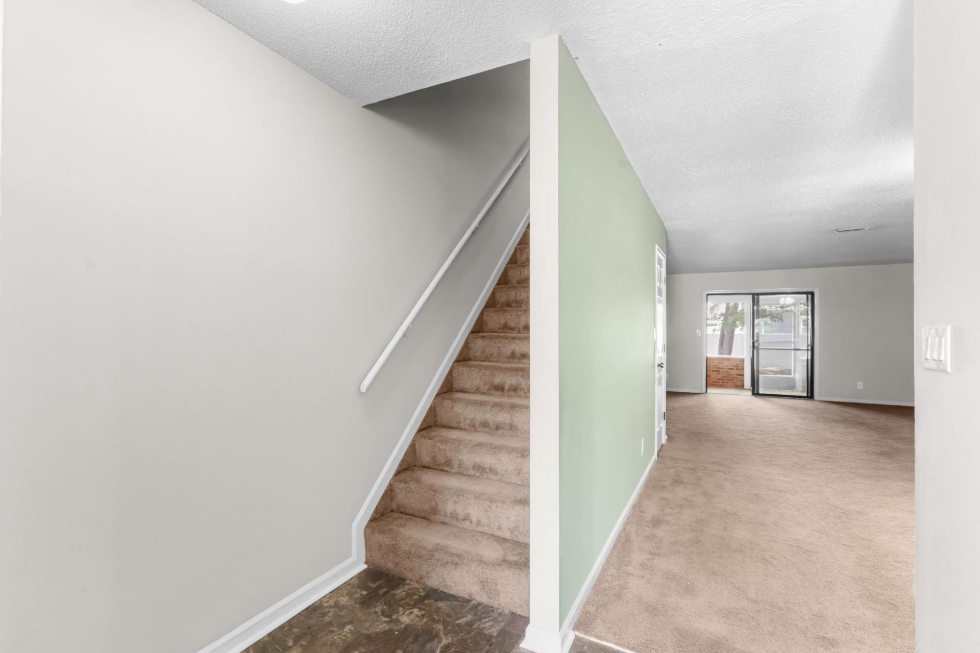 414 Garden Dr.  Photo 6