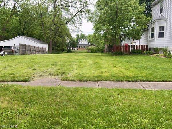 222 Wooster Street , Elyria, OH 44035
