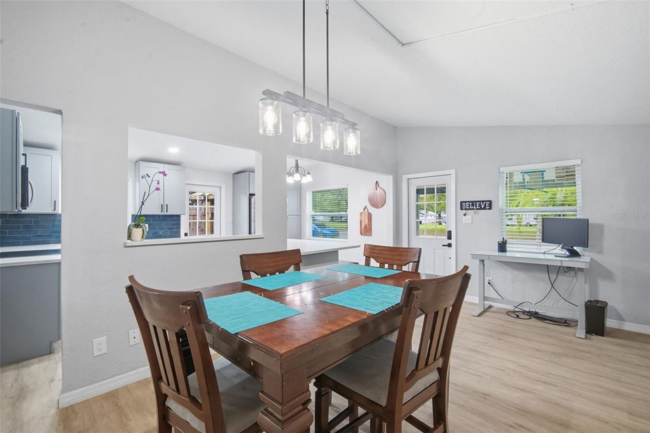 1120 52nd Avenue N, Saint Petersburg, FL 33703 Photo