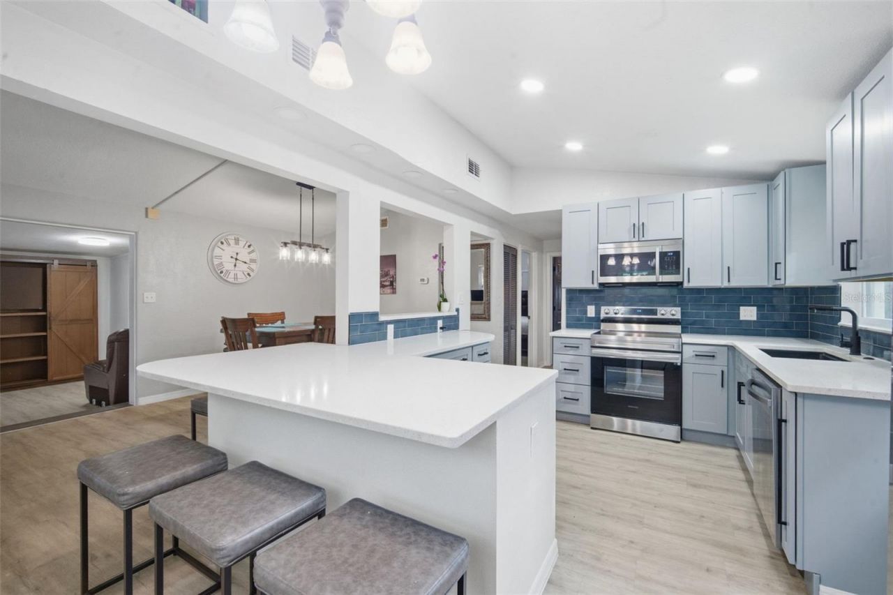 1120 52nd Avenue N, Saint Petersburg, FL 33703 Photo