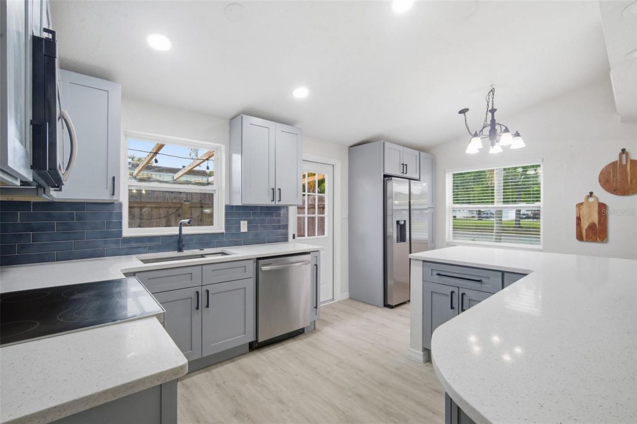 1120 52nd Avenue N, Saint Petersburg, FL 33703 Photo