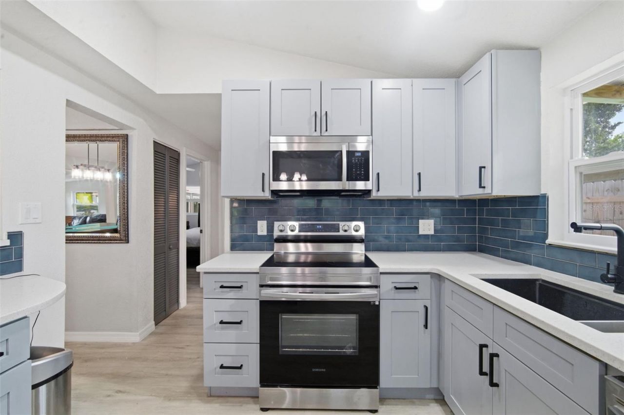 1120 52nd Avenue N, Saint Petersburg, FL 33703 Photo