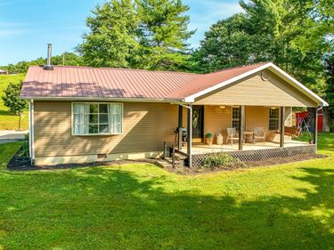 4887 KY-11 , Cannon, KY 40923