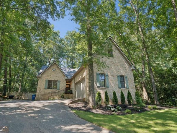 2094 Azalea Circle, Decatur, GA 30033
