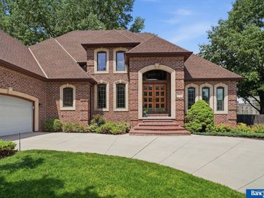 5925 Dobsons Court, Lincoln, NE 68516