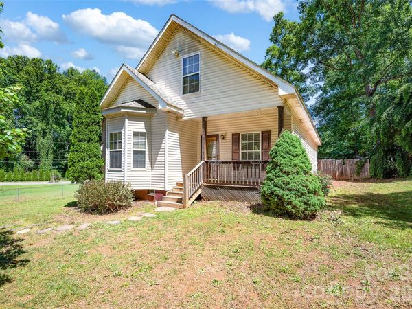 105 Queensbury Road , Troutman, NC 28166
