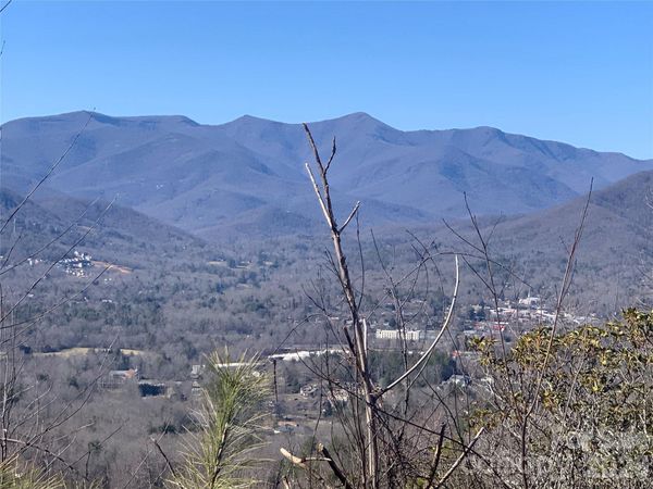 124 Settings Boulevard , Black Mountain, NC 28711