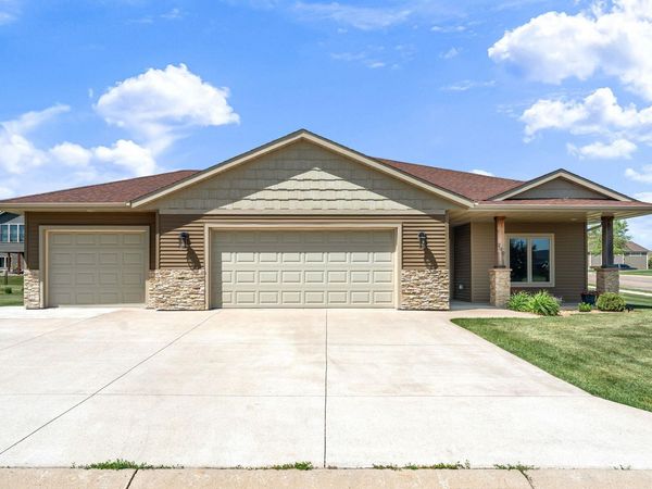 290 Acorn Place NE, Owatonna, MN 55060