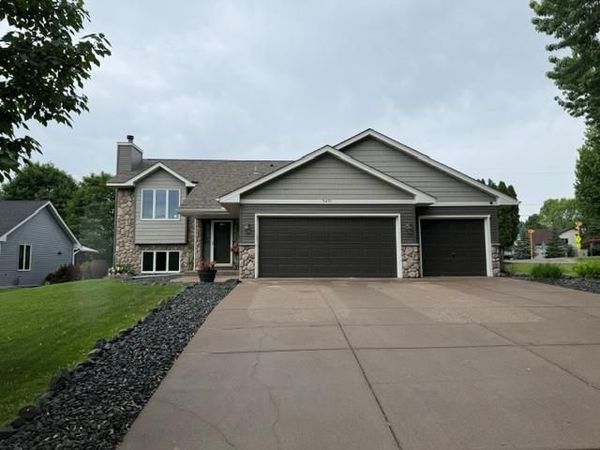 5471 Oakgreen Place N, Stillwater, MN 55082