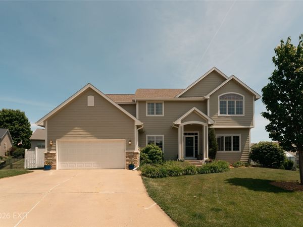 1000 Rolling Hills Court, Norwalk, IA 50211