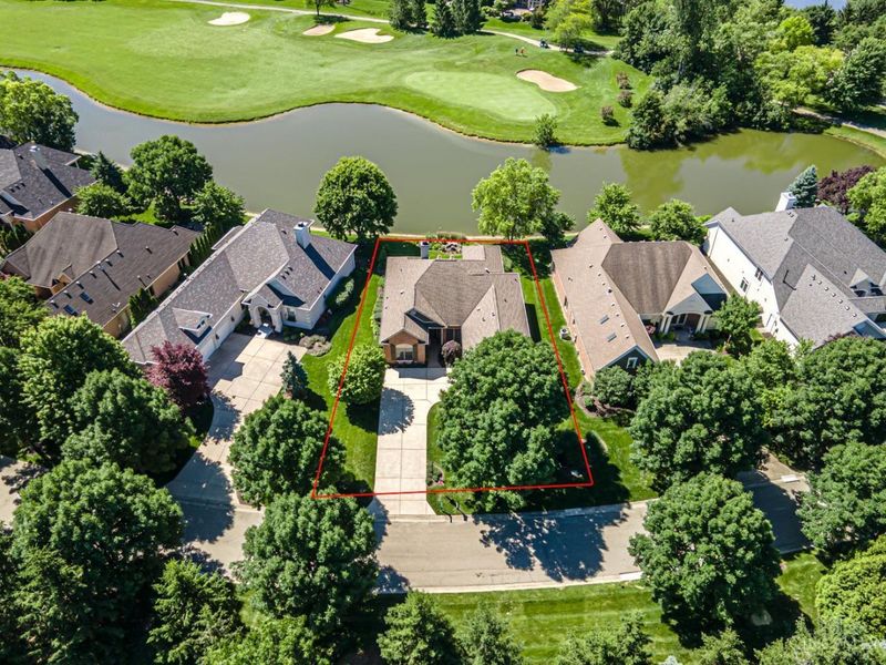 890 Vintage Lake Court, Centerville, OH 45458 Photo 2