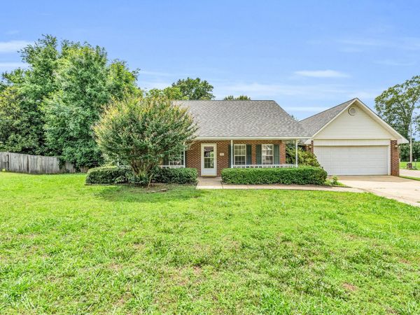 109 Crossgate, Starkville, MS 39759