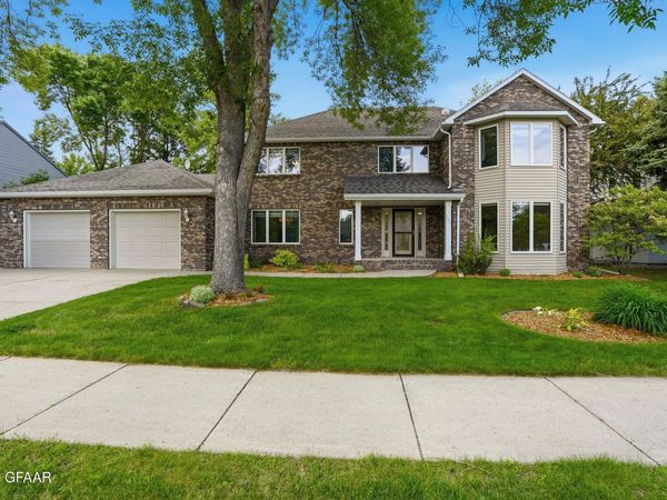 122 GRASSY HILLS Lane , Grand Forks, ND 58201
