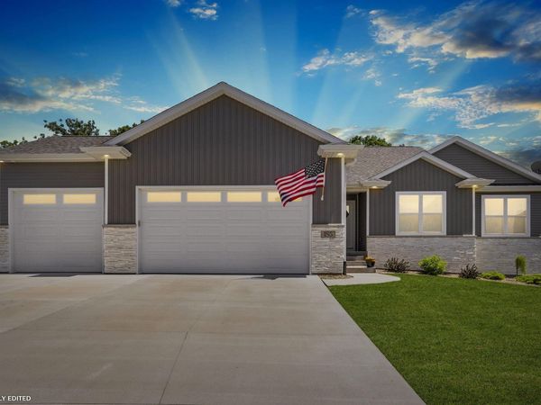 185 Eagle Ridge Drive, Waverly, IA 50677