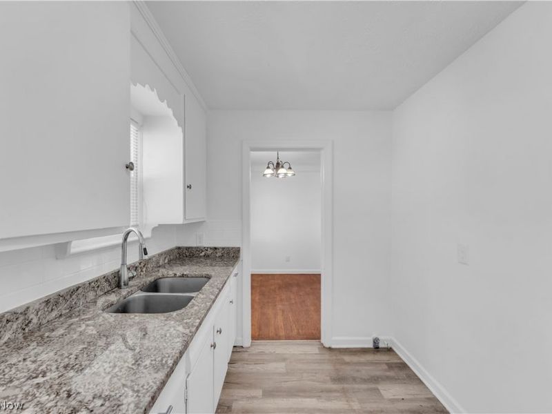 15803 Delrey Avenue , Cleveland, OH 44128 Photo 10