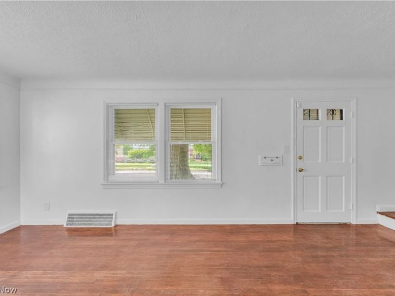 15803 Delrey Avenue , Cleveland, OH 44128 Photo 3