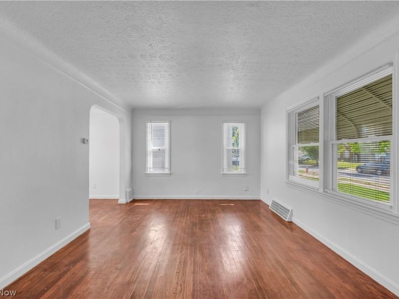 15803 Delrey Avenue , Cleveland, OH 44128 Photo 4