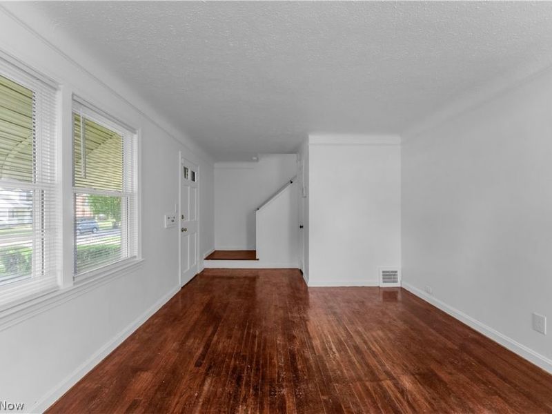 15803 Delrey Avenue , Cleveland, OH 44128 Photo 5