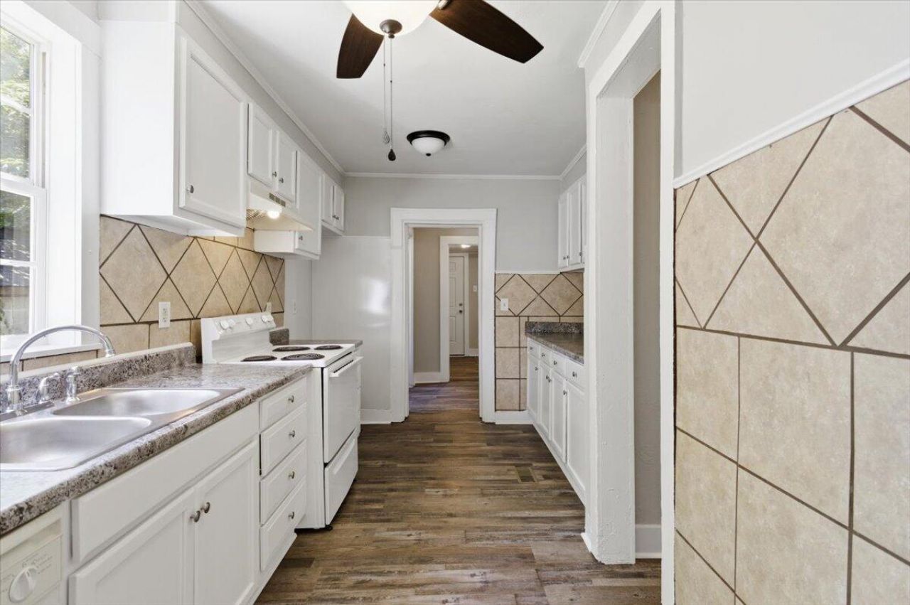 2659 Lawrence Street Photo 16
