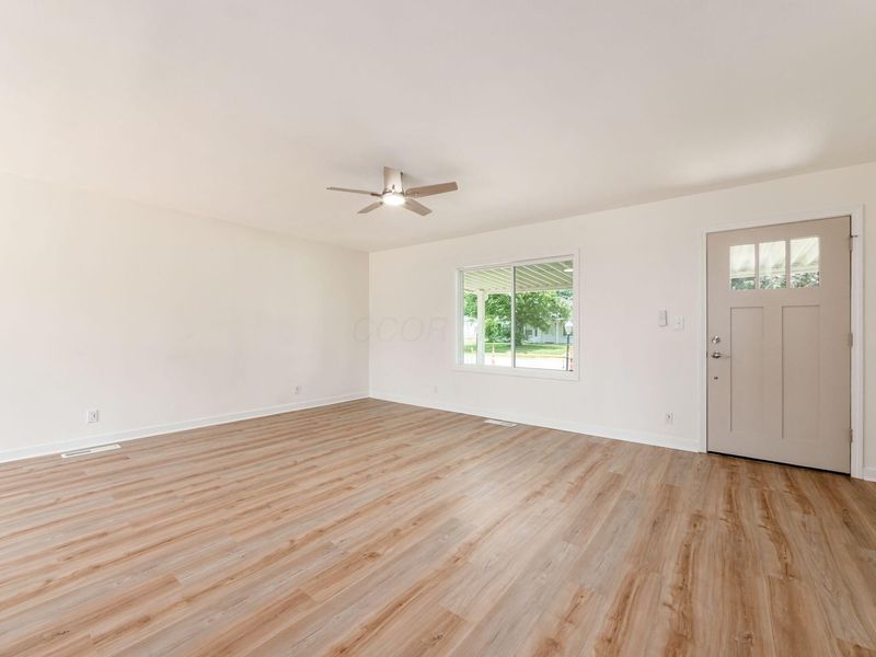 447 Celina Road, Columbus, OH 43228 Photo 16