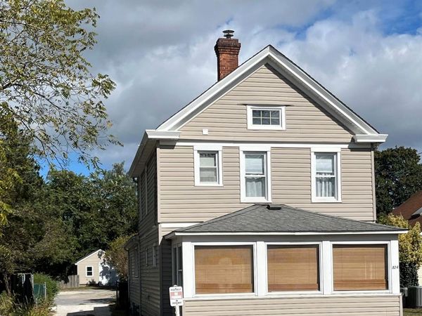 824 W Main Street , Riverhead, NY 11901