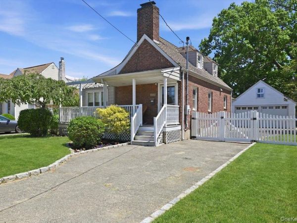 2395 Yorktown Street , Oceanside, NY 11572