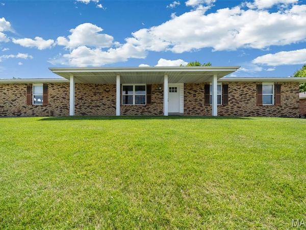 3213 Apple Drive , St Charles, MO 63301