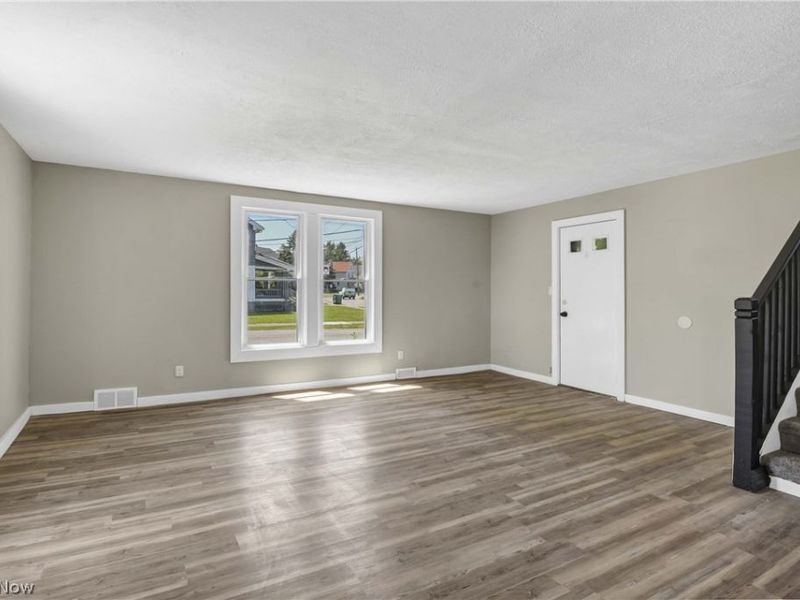 15413 Raymond Street , Maple Heights, OH 44137 Photo 17