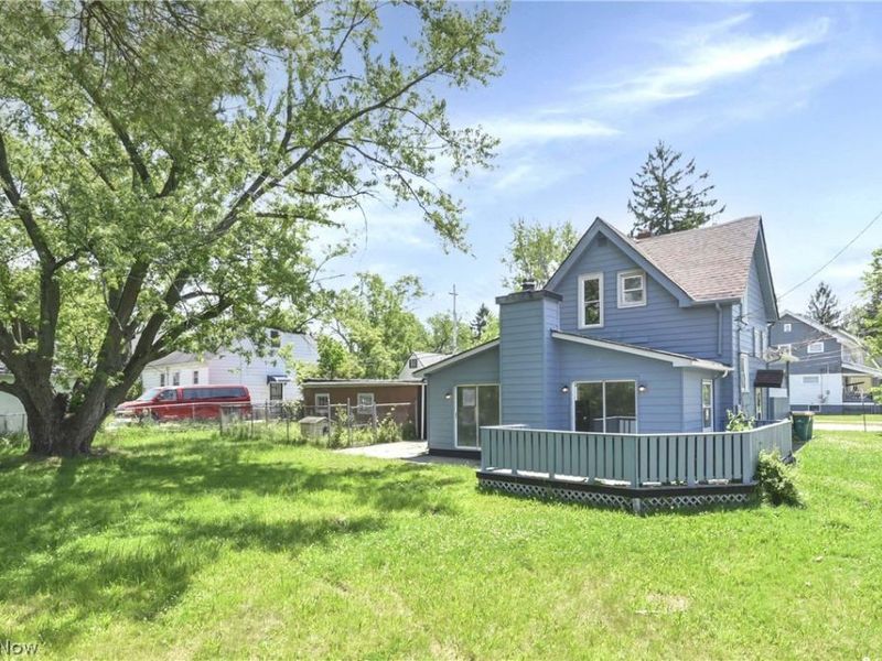 15413 Raymond Street , Maple Heights, OH 44137 Photo 3