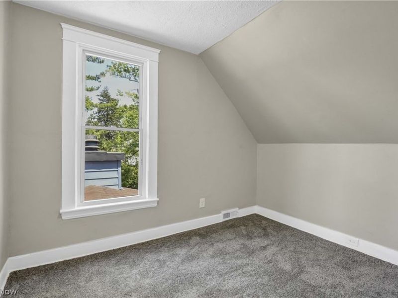 15413 Raymond Street , Maple Heights, OH 44137 Photo 36