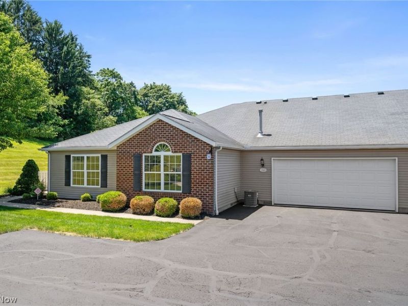 140 Woodbury Glen Street , Hartville, OH 44632 Photo 1