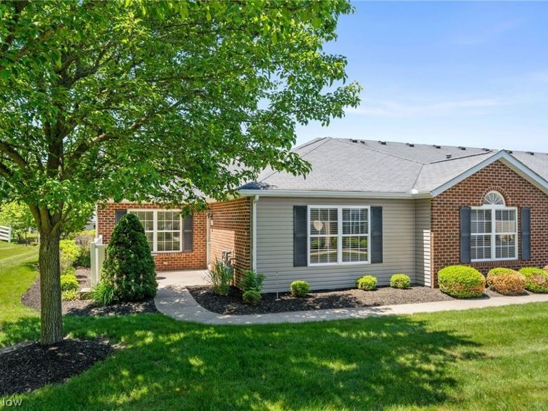 140 Woodbury Glen Street , Hartville, OH 44632 Photo 2