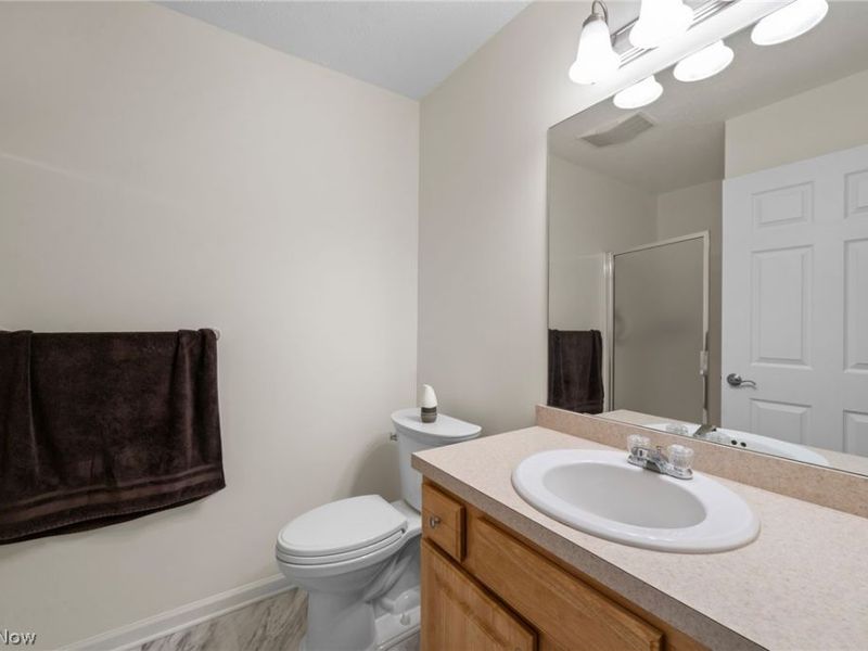 140 Woodbury Glen Street , Hartville, OH 44632 Photo 21
