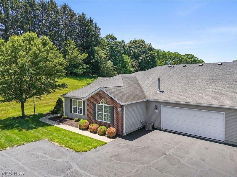 140 Woodbury Glen Street , Hartville, OH 44632 Photo 3