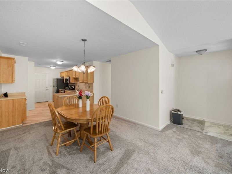 140 Woodbury Glen Street , Hartville, OH 44632 Photo 9