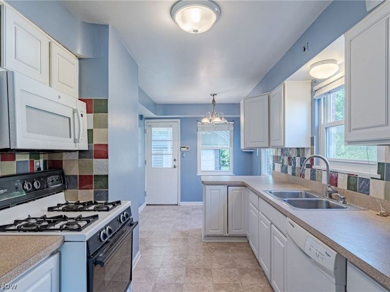 3666 Silsby Road , University Heights, OH 44118 Photo 9