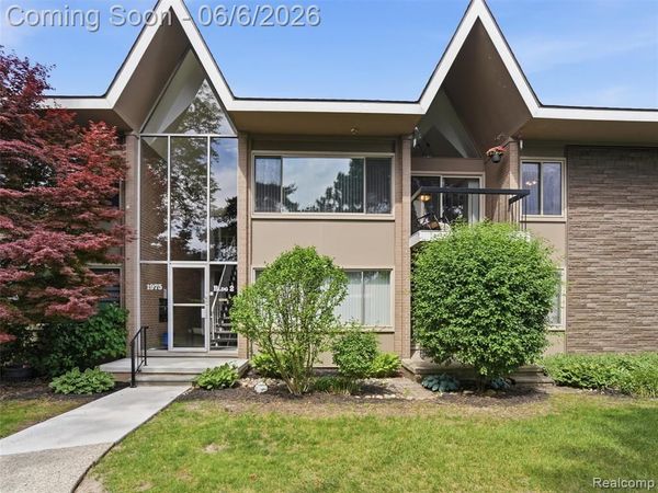 1975 Klingensmith Road, Bloomfield Hills, MI 48302