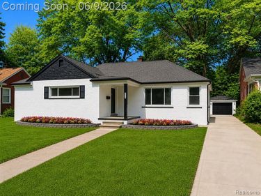 24221 Cloverlawn Street, Oak Park, MI 48237