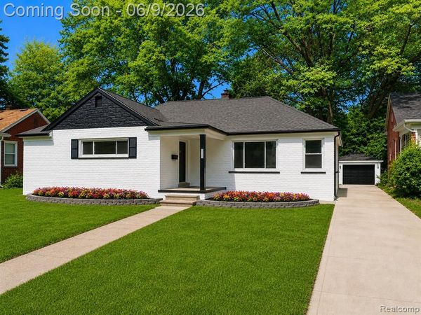 24221 Cloverlawn Street, Oak Park, MI 48237